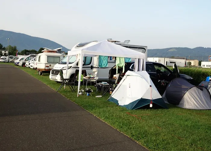 Sportzentrum - A Silent Alternative 캠프장 첼트베크