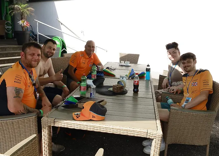 Sportzentrum - A Silent Alternative 캠프장 첼트베크